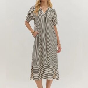 NWT Entro Black and White Striped V-Neck Maxi Dress Large